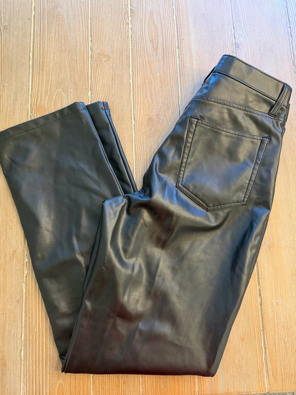 Abercrombie & Fitch 
Curve Love High Rise 90s Relaxed Vegan Leather Pant sz 30